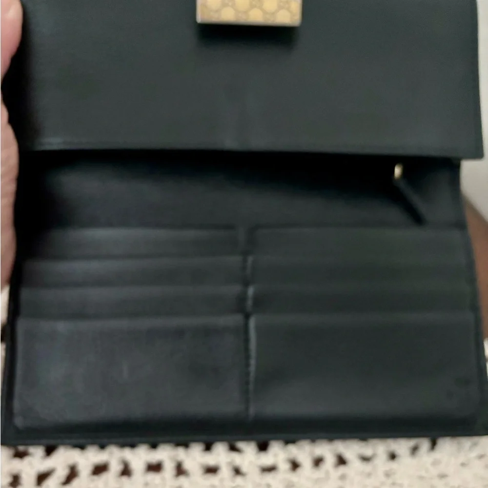 Vintage Authentic Gucci GG Canvas&Leather Bifold Wallet| Black/Gold Hardware - Picture 7 of 10